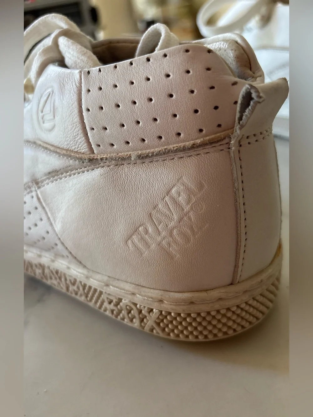 Travel Fox white sneakers size 7 back tab has a tear